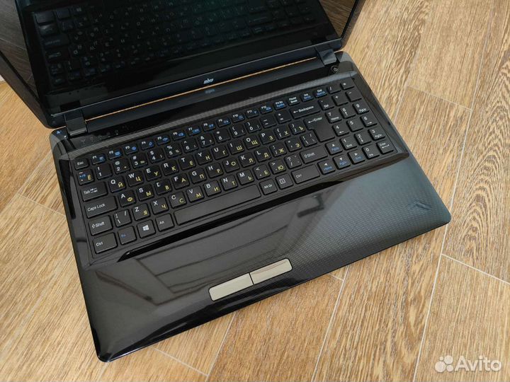 Рабочий 2х ядерный ноутбук с дефектом