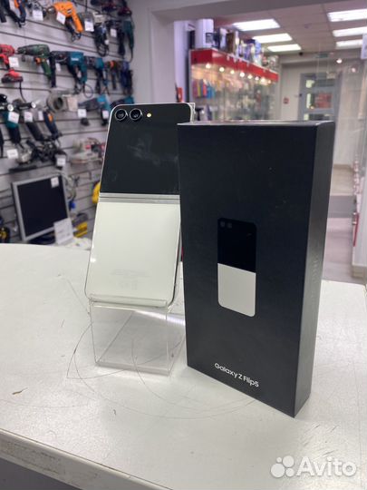 Samsung Galaxy Z Flip5, 8/256 ГБ