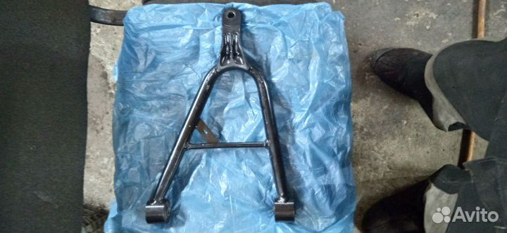 Рычаг передний нижний левый на квадроцикл Suzuki k