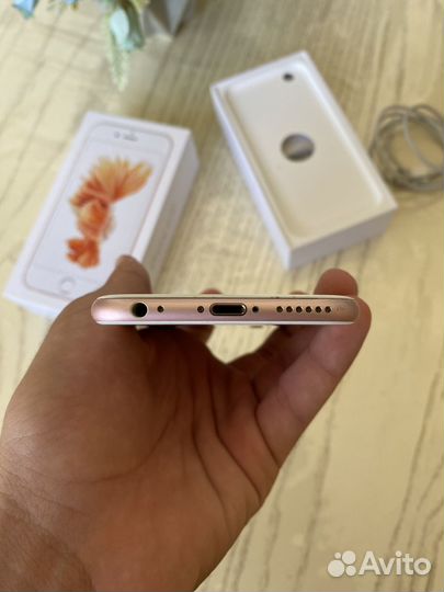 Телефон iPhone 6s