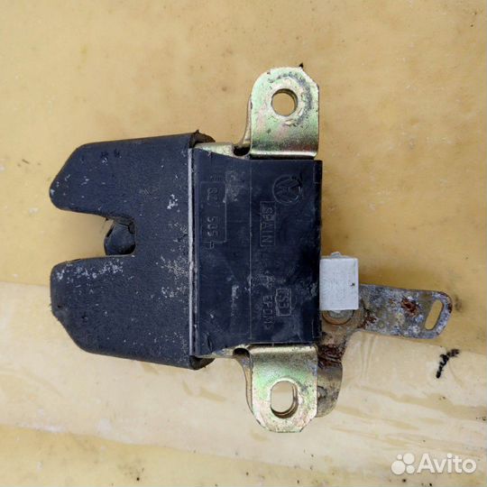 Замок крышки багажника Фольксваген Пассат B5