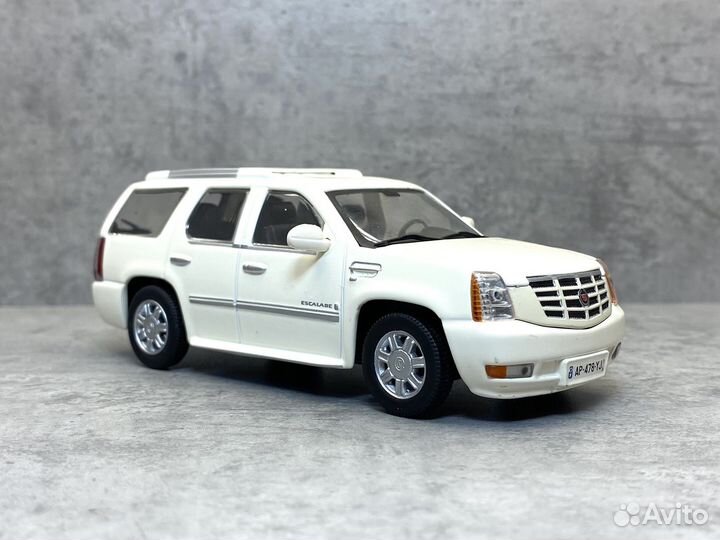 Коллекционная модель Cadillac Escalade 1:43