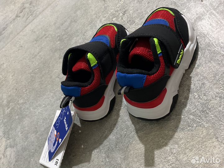 Кроссовки детские