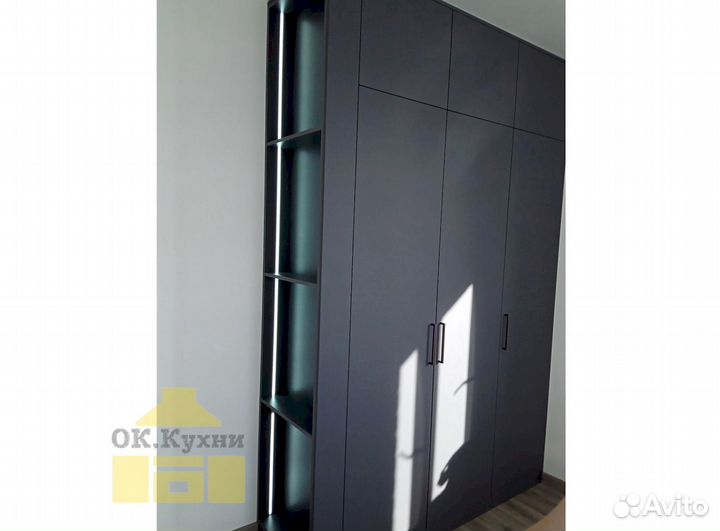 Шкаф с зеркалом