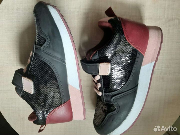 Кроссовки для девочки