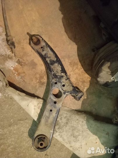 Передний левый рычаг solaris