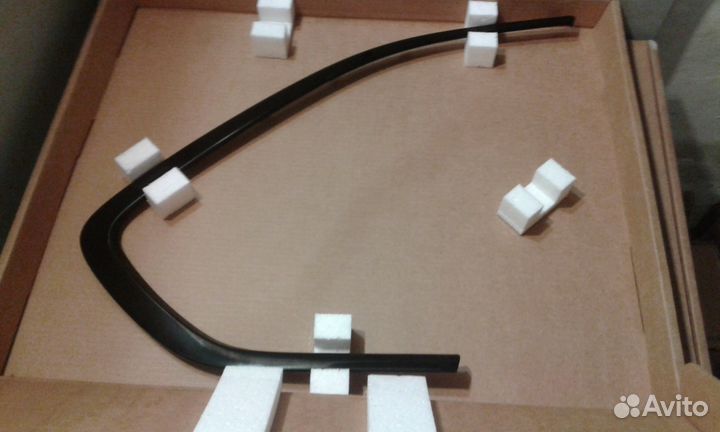 Накладка стекла задняя пр. BMW X5 F15 51377289728