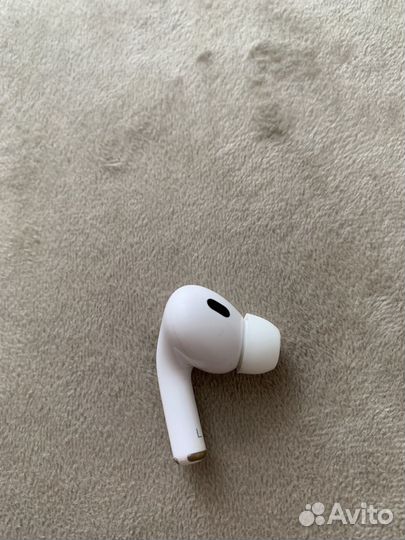 Левый наушник и кейс Airpods pro 2