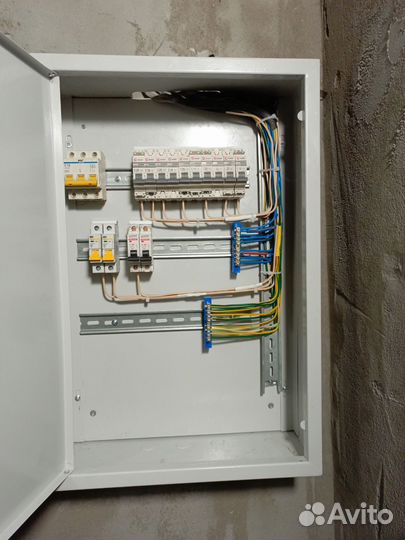 Электромонтажник