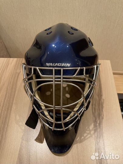 Вратарский хоккейный шлем Vaughn
