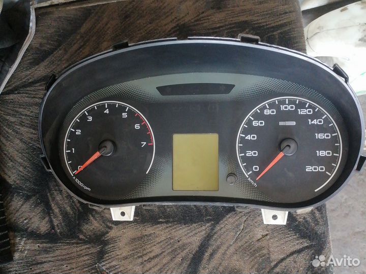 Щиток приборов на гранту