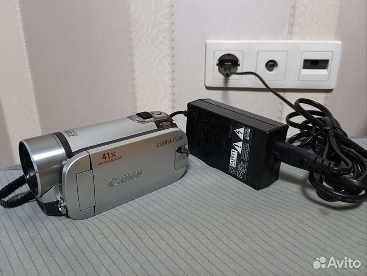 Видеокамера Сanon Legria FS200