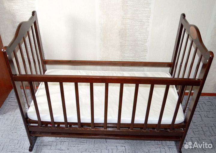 Кроватка детская, кокосовый матрац, наматрасник