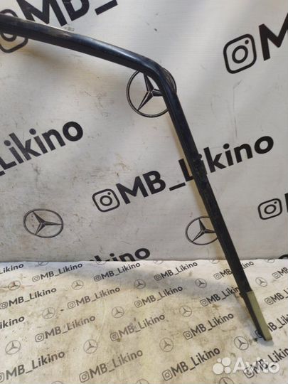 Молдинг стекла передний правый Chevrolet Tahoe