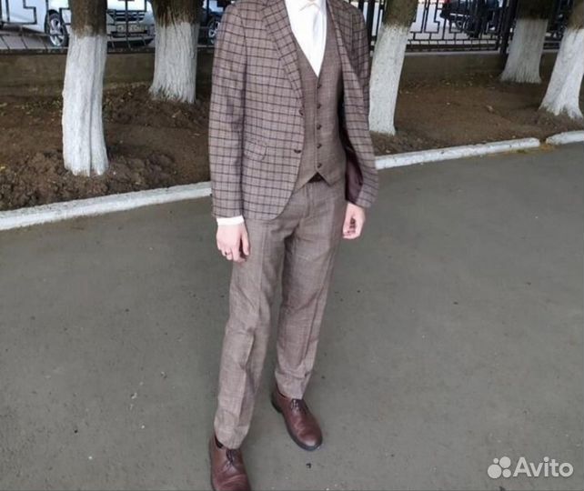 Костюм классика мужской, рубашка в подарок