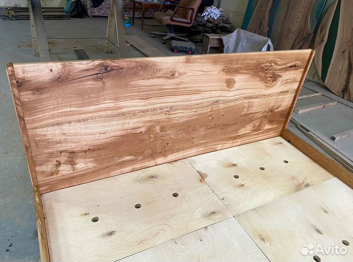 Кровать из массива дуба