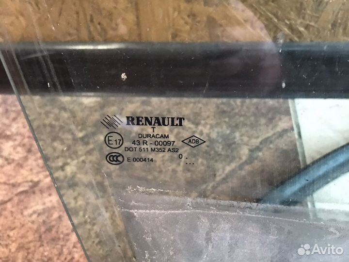 Стекло двери переднее правое Renault Fluence 1