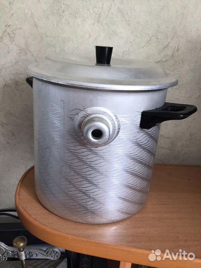 Кастрюля с двойными стенками
