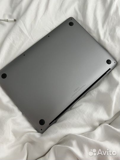 Apple MacBook pro 13 2019 touch bar
