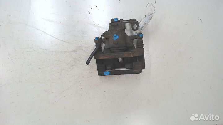 Суппорт Toyota Avensis 3, 2012