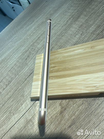 iPhone 8, 64 ГБ