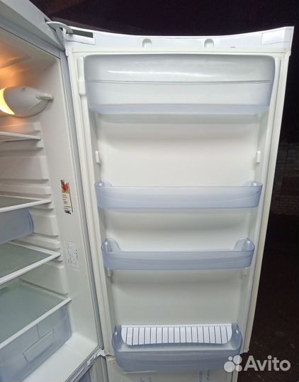 Холодильник Indesit