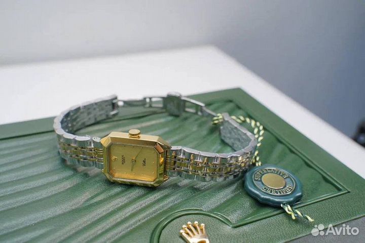 Часы наручные женские