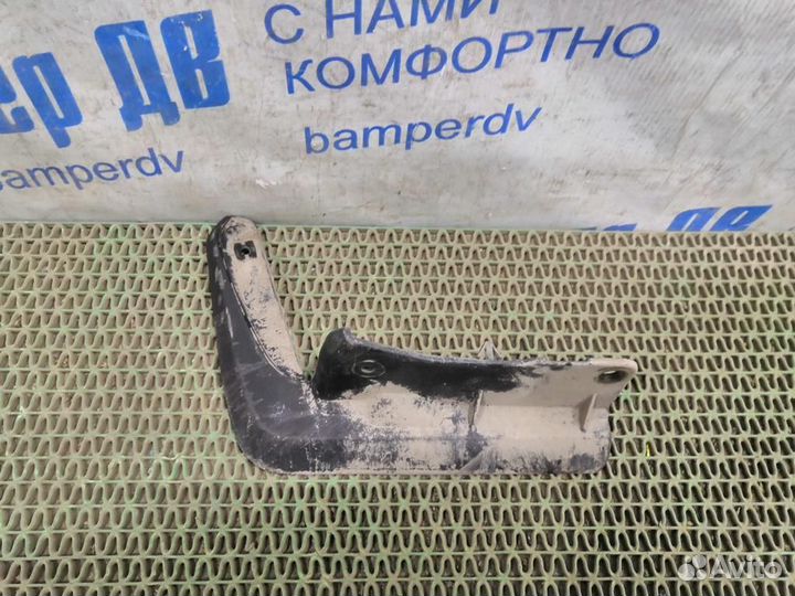 Брызговик toyota RAV4 axah52 перед право