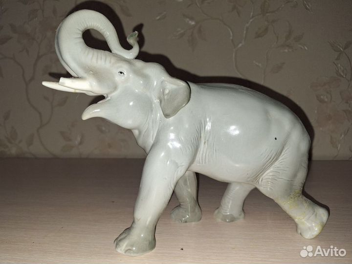 Статуэтка слон фарфор