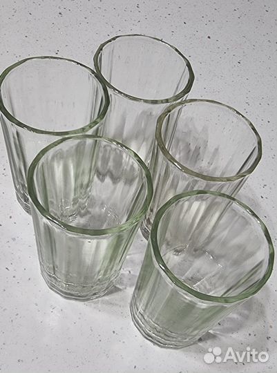 Бокалы для вина, стаканы и кружки