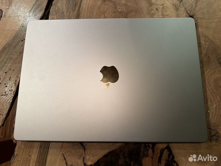 MacBook Pro 16 M1 Max/32c/64 GB/1 TB/Gray отличный