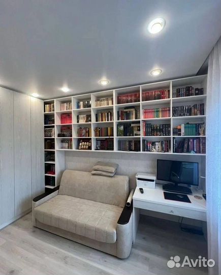 Книжный шкаф