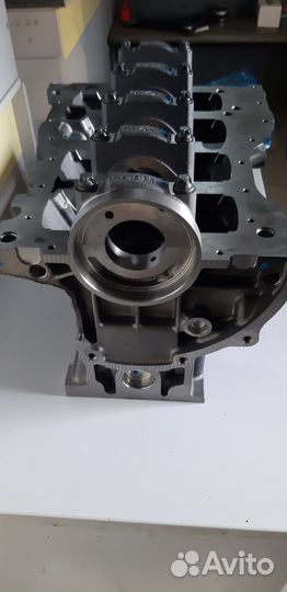 Блок двигателя К7М в сборе с поршнями, кольцами