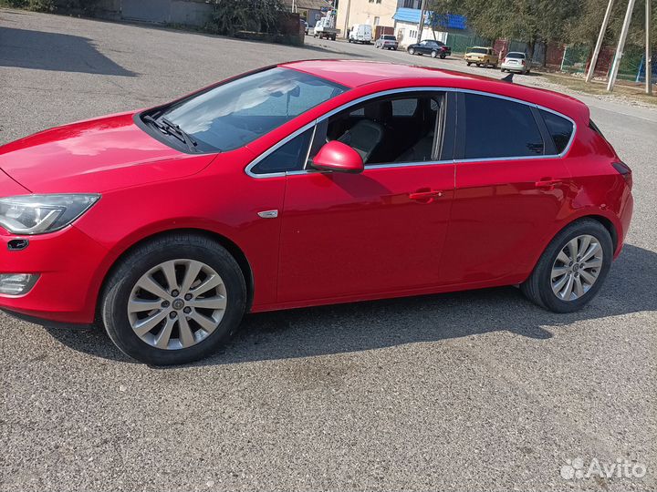 Opel Astra 1.6 AT, 2010, 235 000 км