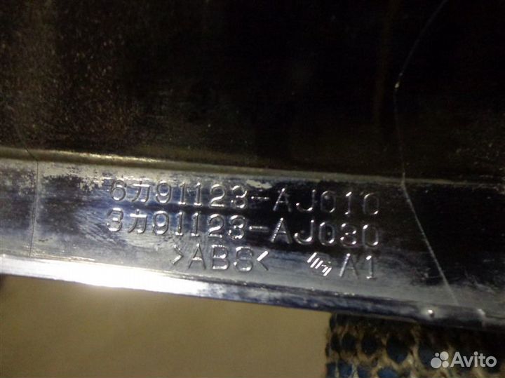 Молдинг решетки радиатора Subaru Legacy Outback