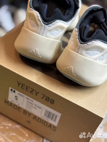 Adidas yeezy boost 700