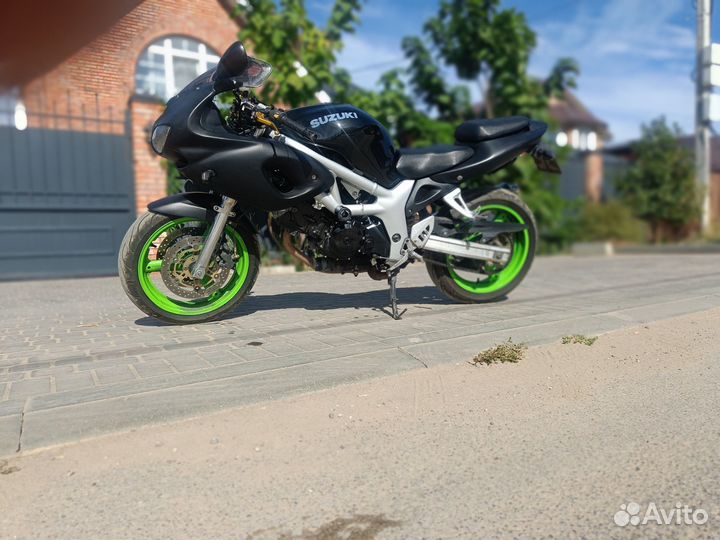Мотоцикл спортивный suzuki SV 650S