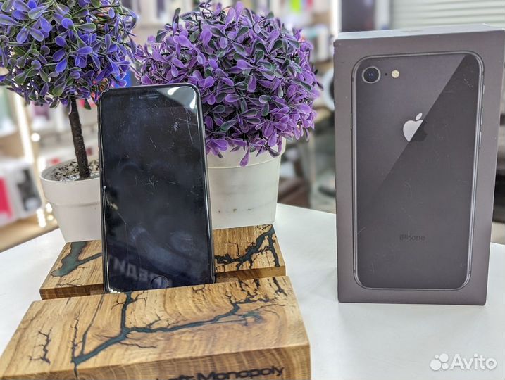 iPhone 8, 64 ГБ