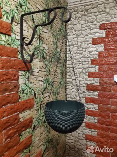 Кашпо для цветов,с элементами холодной ковки