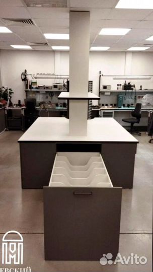 Письменный стол для школьника