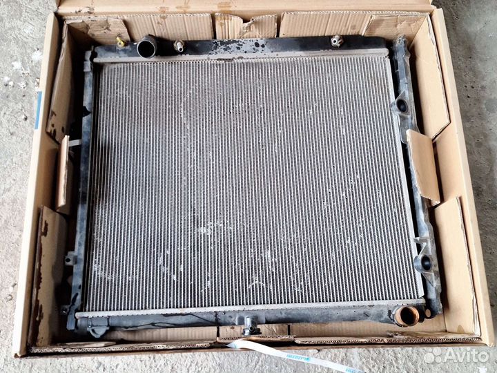 Радиатор охлаждения lexus 570