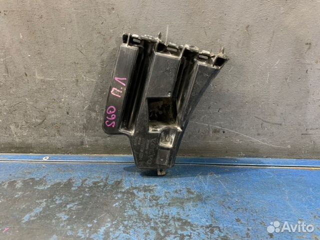 Крепление бампера переднее левое Volvo S60 2