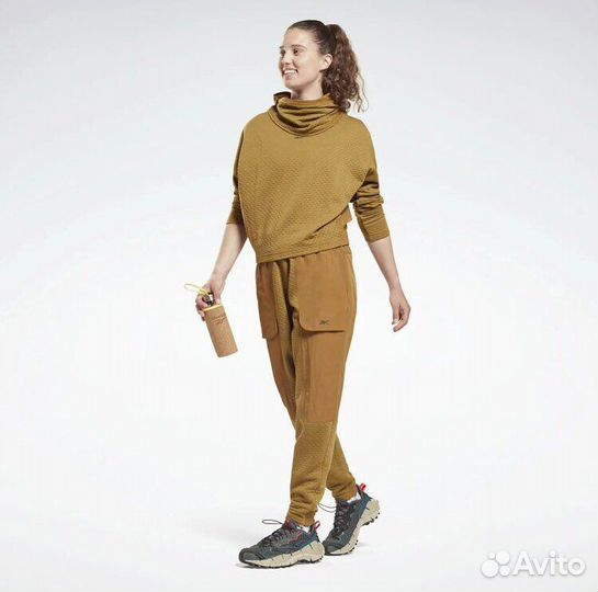 Новый женский спортивный костюм Reebok размер S