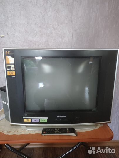 Продаётся телевизор самсунг и доп зарядка