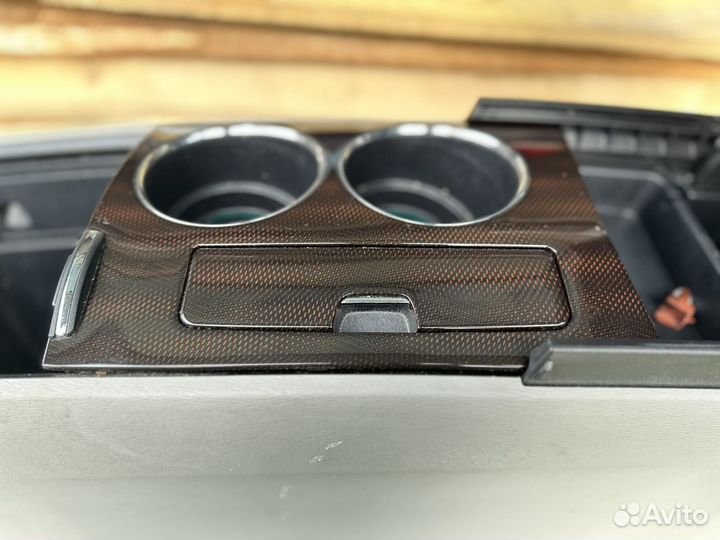 Консоль Toyota Venza