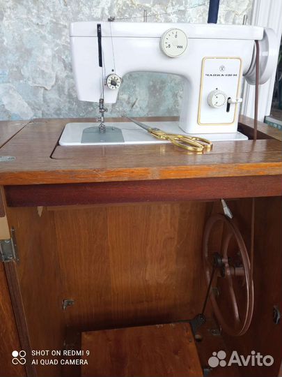 Швейная машина Чайка, тумба