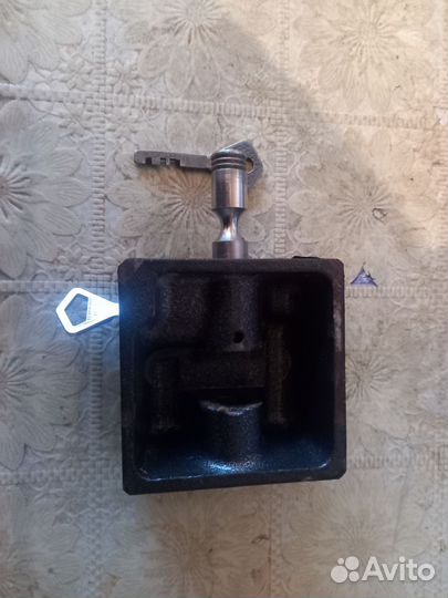 Продам замок