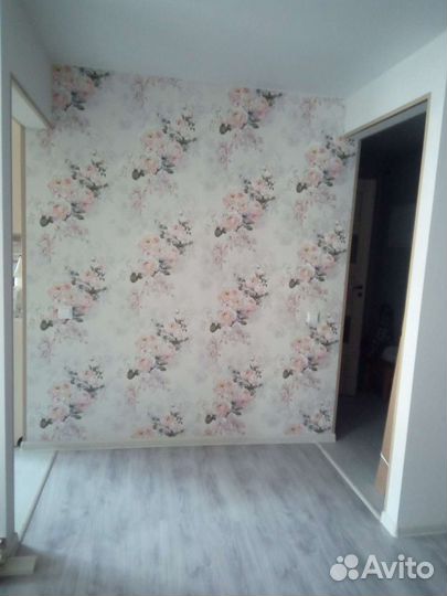 Клею крашу