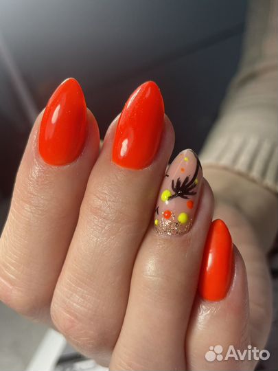 Модель на маникюр