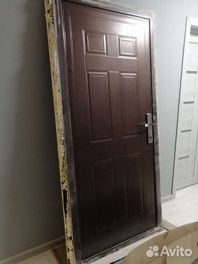 Дверь входная металлическая бу